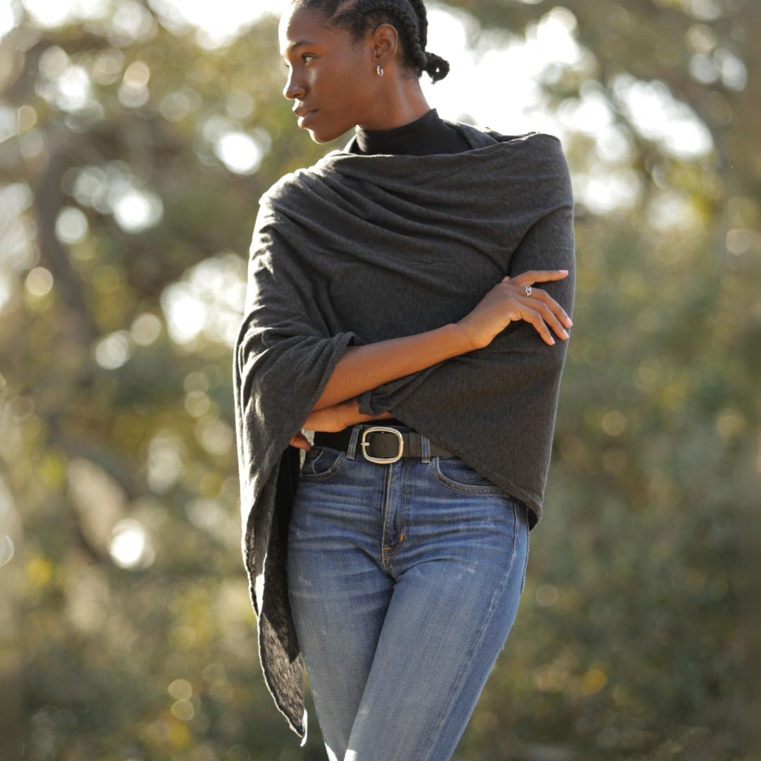 Essential Travel Wrap – Lightweight Insect-Repellent Scarf for Women & Men