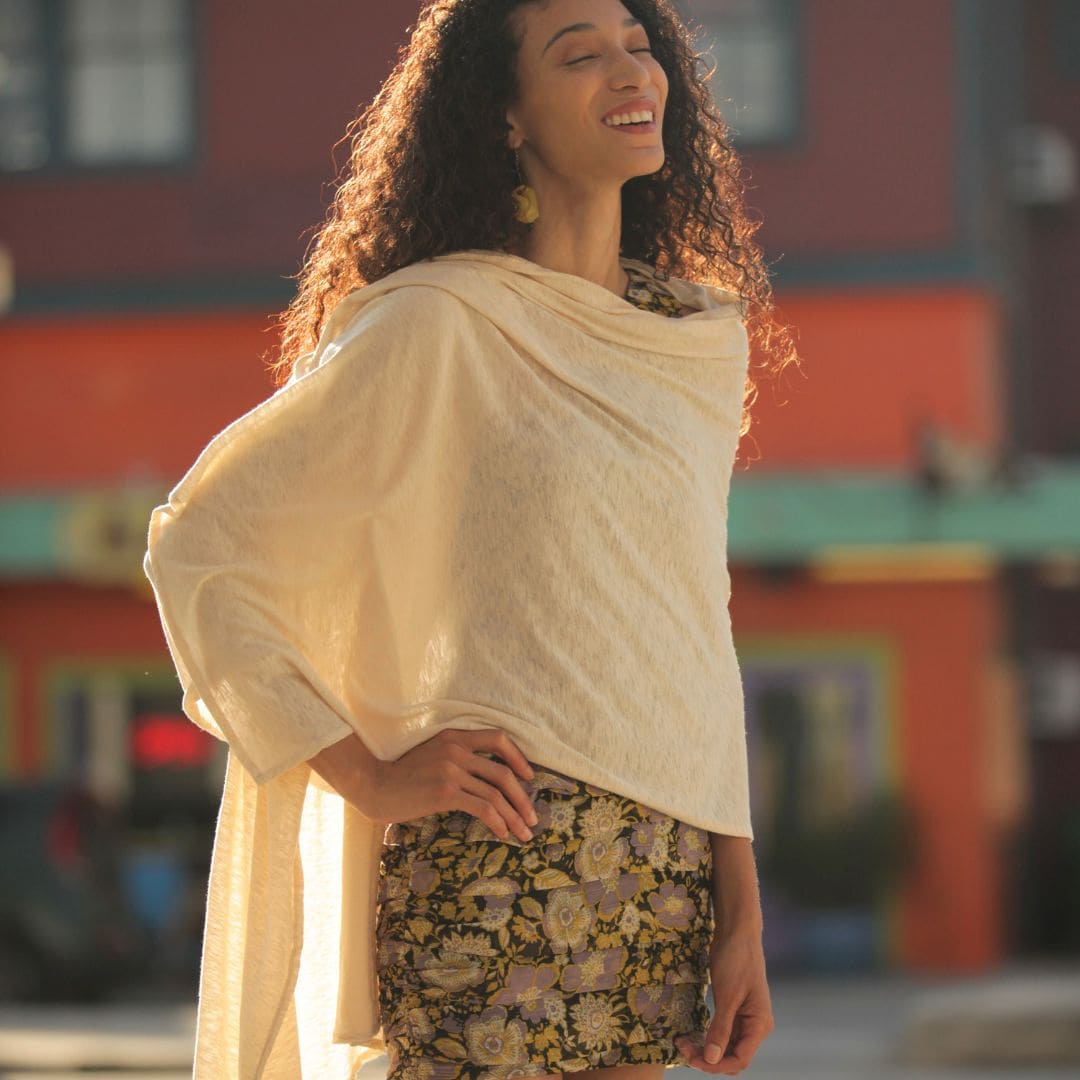 Essential Travel Wrap – Lightweight Insect-Repellent Scarf for Women & Men