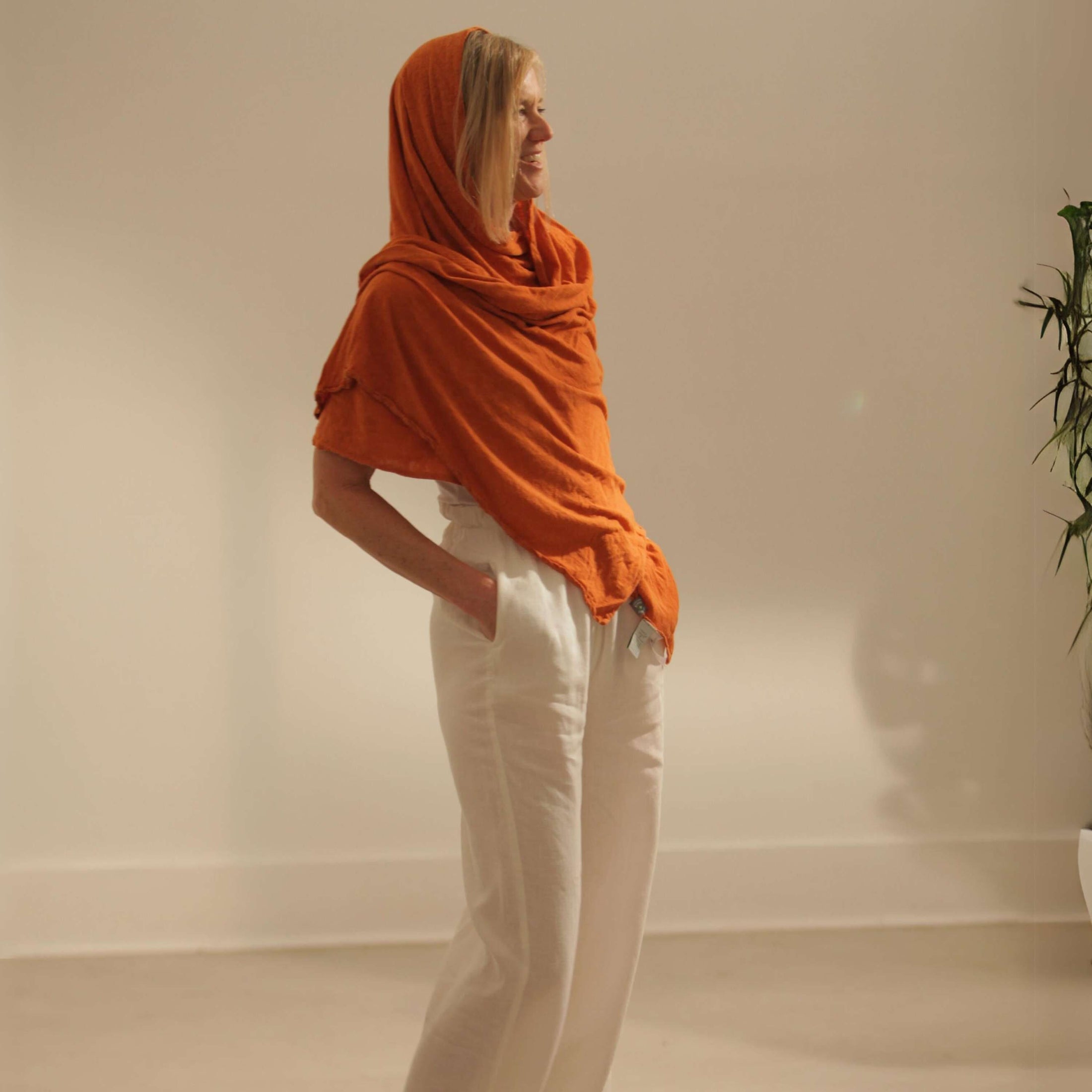 Essential Travel Wrap – Lightweight Insect-Repellent Scarf for Women & Men